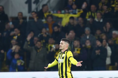 Ο Γιόβιτς πανηγύρισε το 2-1 στο ΑΕΚ-ΟΦΗ με την κίνηση του VAR! (pics)
