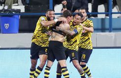 Απόδραση τίτλου της ΑΕΚ από τη Νίκαια με δύο γκολ στο τελευταίο δεκάλεπτο (1-2)