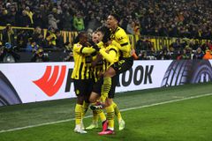 Απίθανο ματς και «γούρικο» ξεκίνημα για τη Ντόρτμουντ (4-3)