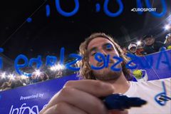 Το μήνυμα του Τσιτσιπά στην κάμερα μετά τη νίκη του επί του Σίνερ (vid)