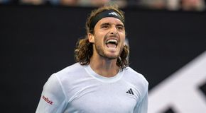 Λύγισε τον Σίνερ και προκρίθηκε στα προημιτελικά ο Τσιτσιπάς!