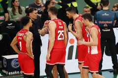 Ολυμπιακός: «Καλούμε τον γνωστό "παρκαδόρο" να σταματήσει να προκαλεί»