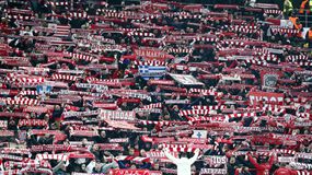 Δυναμική παρουσία των οπαδών του Ολυμπιακού Οπόρτο