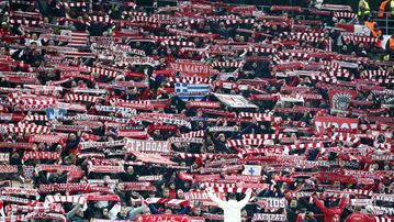 Δυναμική παρουσία των οπαδών του Ολυμπιακού Οπόρτο