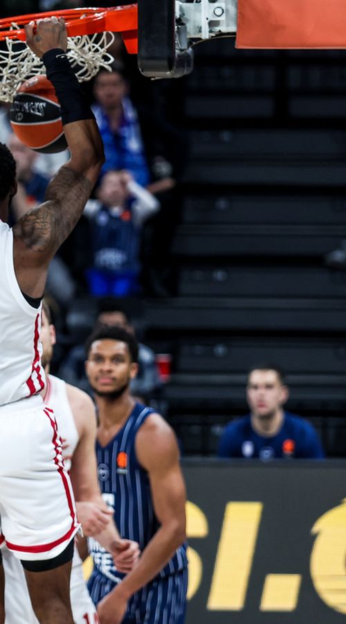 Η κλάση των παικτών και το «θεριό» Χολ