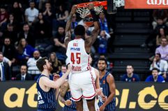 Η κλάση των παικτών και το «θεριό» Χολ