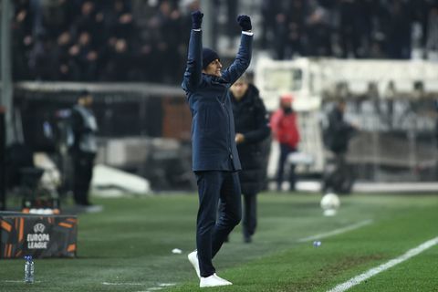 Το υπέροχο γράμμα αγάπης που έδωσε στον Λουτσέσκου η μικρή Αγγελική μετά το ΠΑΟΚ-Μπέτις 2-0 (pic)