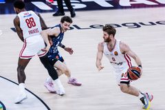 Ξεπάστρεψε και την Εφές ο Ολυμπιακός με σπουδαίο Ουόκαπ, clutch Βεζένκοφ και... Whole Lotta Hall