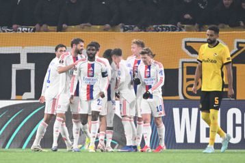 Λιόν και Άστον Βίλα στην κορυφή, έπεσε... αυτοκτονώντας η Μίντιλαντ