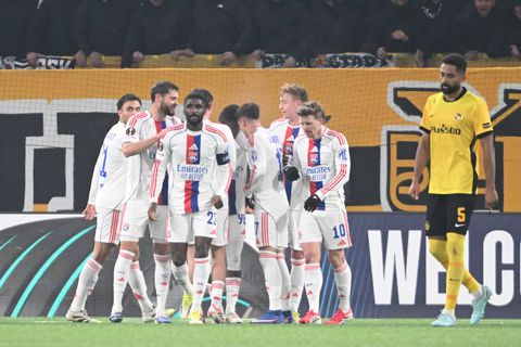 Λιόν και Άστον Βίλα στην κορυφή, έπεσε... αυτοκτονώντας η Μίντιλαντ