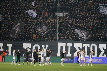 Αποθέωση για Λουτσέσκου στην Τούμπα πριν τη λήξη του ΠΑΟΚ - Μπέτις