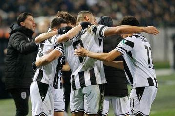 Πέναλτι για τον ΠΑΟΚ, ένταση μεταξύ των παικτών και 2-0 ο Γιακουμάκης