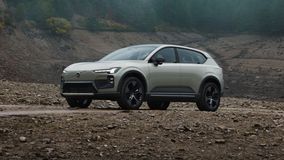 Νέο Volvo EX60: Αυτονομία άνω των 800 χλμ. και φόρτιση έως 400 kW