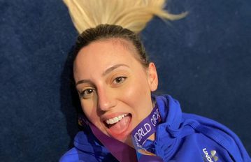 Η Άννα Κορακάκη μιλάει για τον επικείμενο γάμο της κι αποκαλύπτει το όνομα του «καλού» της (vid)