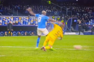 Παράπονα από τη διαιτησία για το γκολ του Οσιμέν έχουν στην Μπαρτσελόνα