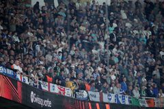 «Η αστυνομία μας φέρθηκε λες και είμαστε χούλιγκαν»: Η κακή εμπειρία των οπαδών της Μπράιτον στην «OPAP Arena»