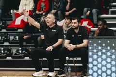 Αήττητη η Ελβετία του Παπαθεοδώρου