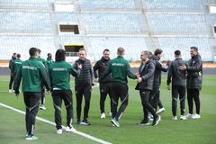 Οι πρώτες βόλτες των παικτών στο Παγκρήτιο λίγο πριν το ΟΦΗ-Παναθηναϊκός