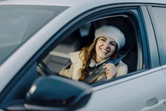 Γιατί είναι επικίνδυνο να φοράς χειμερινό μπουφάν κατά την οδήγηση