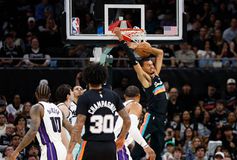 Ο τρομερός Ουεμπανιάμα οδήγησε τους Σπερς σε όγδοη σερί επιτυχία