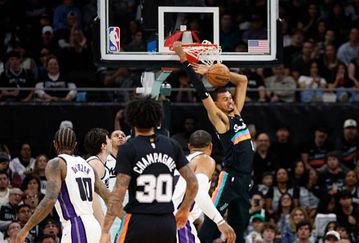 Ο τρομερός Ουεμπανιάμα οδήγησε τους Σπερς σε όγδοη σερί επιτυχία