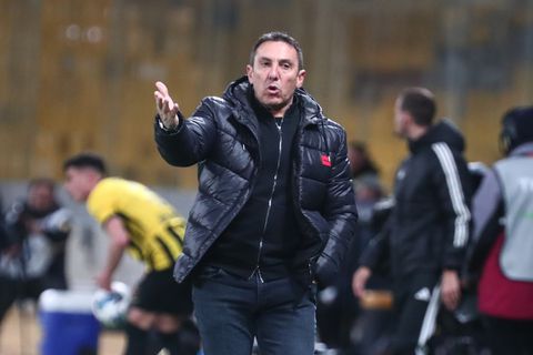 Τα… έχωσε στους παίκτες του ο Νίκος Παπαδόπουλος: «Να μάθουν πως συμπεριφέρονται οι πρωταθλητές»