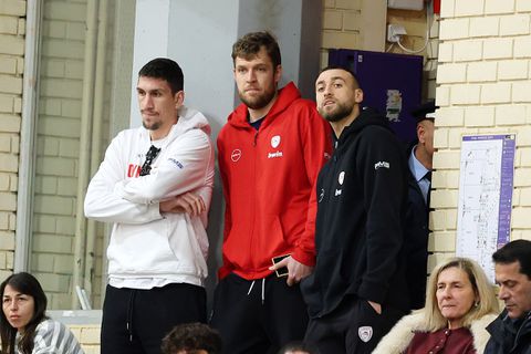 Στο ΣΕΦ για την ομάδα γυναικών οι Βεζένκοφ, Λαρεντζάκης και Νετζήπογλου (pics)