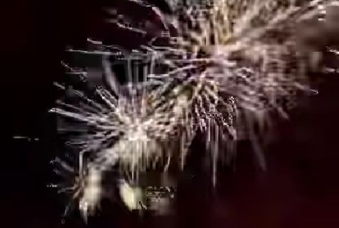 Το  «πάρτι» με καπνογόνα και πυροτεχνήματα έξω από την «Allwyn Arena» την ώρα του ΑΕΚ - Λεβαδειακός (vid)