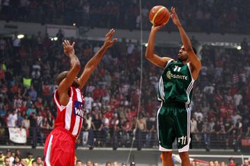 Ο Νίκολας ήρθε στην Αθήνα και καλεί τους φίλους του Παναθηναϊκού να γεμίσουν το ΟΑΚΑ (vid)