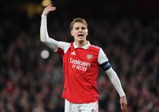 Ο αρχηγός της Άρσεναλ «έλιωσε» καρδιές με την κίνηση του απέναντι στο παιδάκι που τον συνόδευε στον αγωνιστικό χώρο (vid)