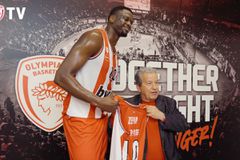 Με Πάπας και... «Γάλλο» η παρακάμερα του Ολυμπιακού