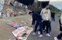Ο Άρης απέτισε φόρο τιμής στα 57 θύματα της τραγωδίας των Τεμπών
