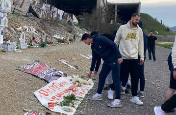 Ο Άρης απέτισε φόρο τιμής στα 57 θύματα της τραγωδίας των Τεμπών