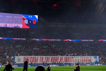 «Καλωσόρισες στο σπίτι του ποδοσφαίρου Τόμας»: Το πανό των Άγγλων οπαδών για τον Τούχελ στο ντεμπούτο του