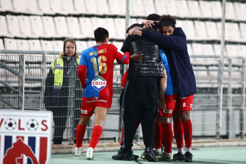 Το γκολ του Ουρτάδο που έστειλε τον Βόλο στο 5-8 και «γκρέμισε» τον ΠΑΟΚ από την κορυφή (vid)