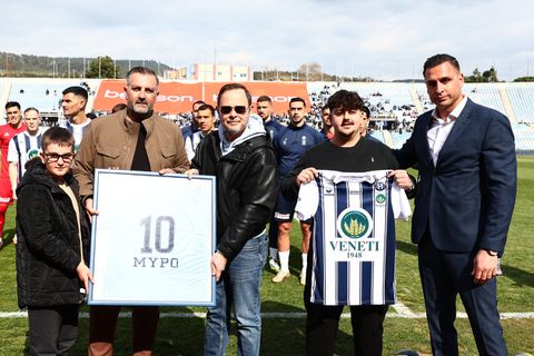 Ο Ηρακλής βράβευσε την οικογένεια του Παύλου Μυροφορίδη και τον Ιεροκλή Στολτίδη πριν τη φιέστα