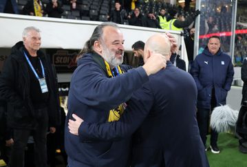 Το ξεχωριστό δώρο του Μάριου Ηλιόπουλου στον Νίκολιτς (gallery)