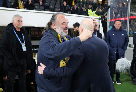 Το ξεχωριστό δώρο του Μάριου Ηλιόπουλου στον Νίκολιτς (gallery)