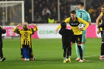 «Πάρτι» στη Νέα Φιλαδέλφεια μετά τη νίκη της ΑΕΚ επί της Κηφισιάς