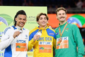 Ο Εμμανουήλ Καραλής παρέλαβε το ασημένιο μετάλλιο του!