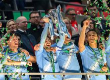 Η απονομή του τροπαίου του League Cup στη Μάντσεστερ Σίτι