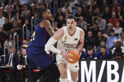 Η Ρεάλ Μαδρίτης σφυροκόπησε την Μπαρτσελόνα και έστειλε μήνυμα τίτλου