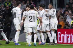 Η Ρεάλ πήρε την ντερμπάρα με την Ατλέτικο κι έμεινε κοντά στην Μπαρτσελόνα