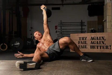 Turkish Get-Up: Η Άσκηση που Δυναμώνει Ολόκληρο το Σώμα