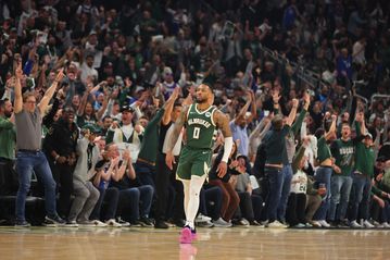 Σε ένα ημίχρονο ο Λίλαρντ διέλυσε τους Πέισερς και οι Μπακς έκαναν το 1-0 χωρίς τον Αντετοκούνμπο (vids)