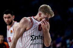 Ανησυχία για τον Ουόκαπ: Αποχώρησε από την προπόνηση του Ολυμπιακού με ενοχλήσεις στη μέση