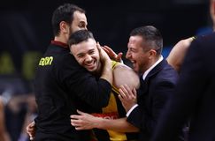 «Να βάλω και πιο κρίσιμα για την ΑΕΚ»: Ο Ζώης Καράμπελας εξηγεί στο Sportal πώς είναι να σκοράρεις απ' το κέντρο του γηπέδου