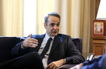 Restart επιδιώκει η κυβέρνηση - Οι επισκέψεις Μητσοτάκη σε υπουργεία και το μπαράζ νομοσχεδίων