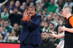 Οργή Αταμάν για τους διαιτητές: «Διαβάζετε τι γράφουν στο ίντερνετ και ήρθατε να σφυρίξετε εναντίον μας»!