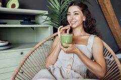 Αποτοξίνωση μετά το Πάσχα: Τι να φάτε, τι να πιείτε και τι να αποφύγετε